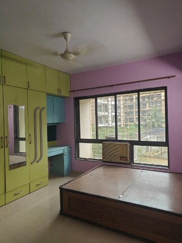 Room in 3 BHK Apartment at Meridian Apartment, Nerul Sector 6 – for Rent
