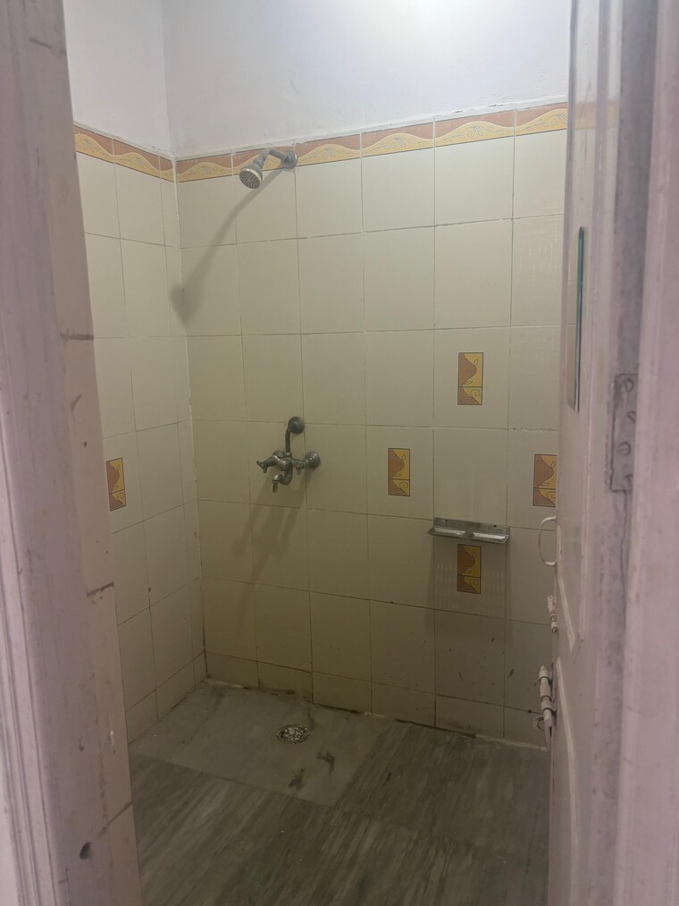 Bathroom, palam vihar 3 Bedroom 2200 Sq.Ft. Builder Floor In Palam Vihar Gurgaon 9186476