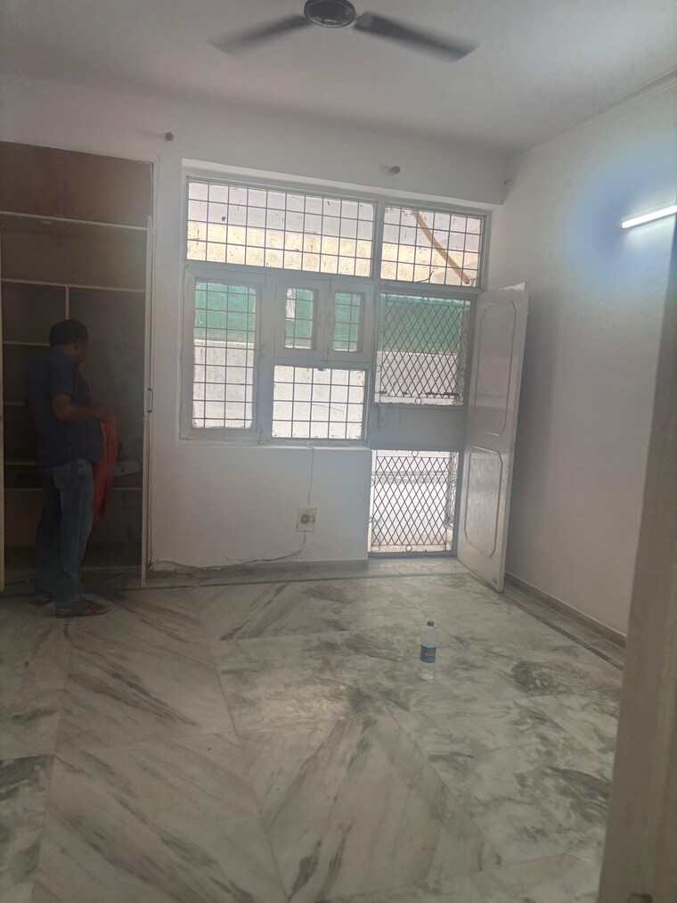 Room, palam vihar 3 Bedroom 2200 Sq.Ft. Builder Floor In Palam Vihar Gurgaon 9186476