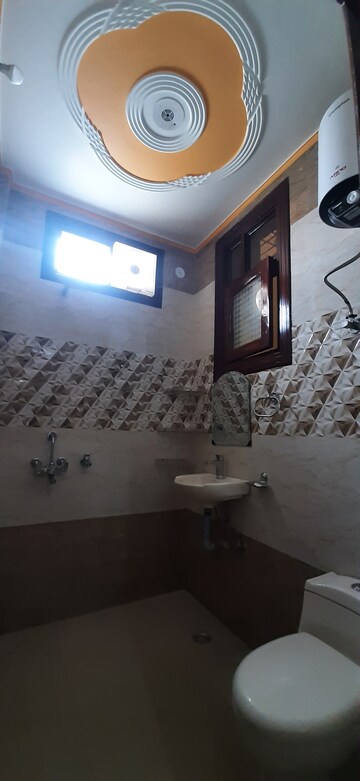 Kitchen in 2 BHK Builder Floor at Landcraft Golf Links, Pandav Nagar – for Rent