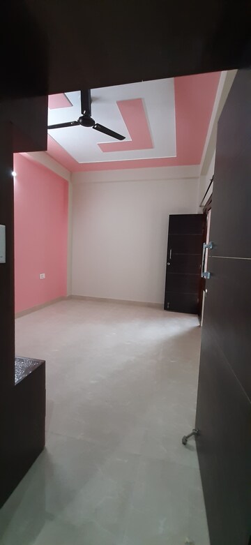 Furnished Amenities in 2 BHK Builder Floor at Landcraft Golf Links, Pandav Nagar – for Rent