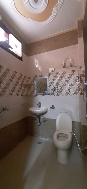 Bathroom in 2 BHK Builder Floor at Landcraft Golf Links, Pandav Nagar – for Rent