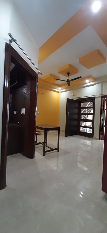 Furnished Amenities in 2 BHK Builder Floor at Landcraft Golf Links, Pandav Nagar – for Rent