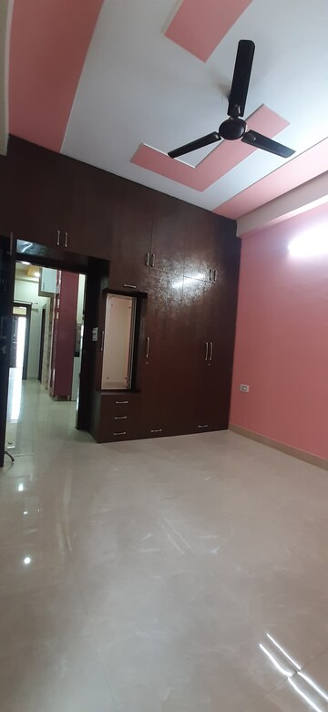 Furnished Amenities in 2 BHK Builder Floor at Landcraft Golf Links, Pandav Nagar – for Rent
