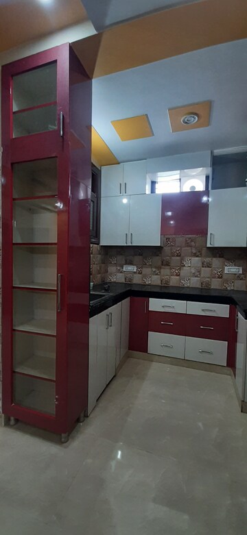 Kitchen in 2 BHK Builder Floor at Landcraft Golf Links, Pandav Nagar – for Rent