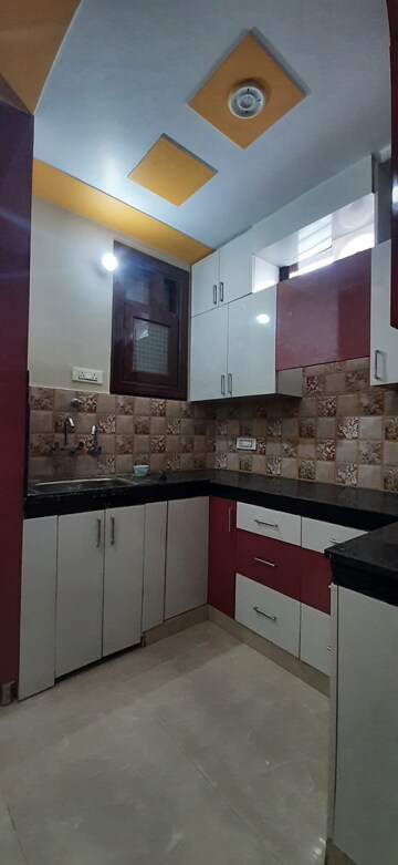Kitchen in 2 BHK Builder Floor at Landcraft Golf Links, Pandav Nagar – for Rent