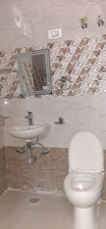 Bathroom in 2 BHK Builder Floor at Landcraft Golf Links, Pandav Nagar – for Rent