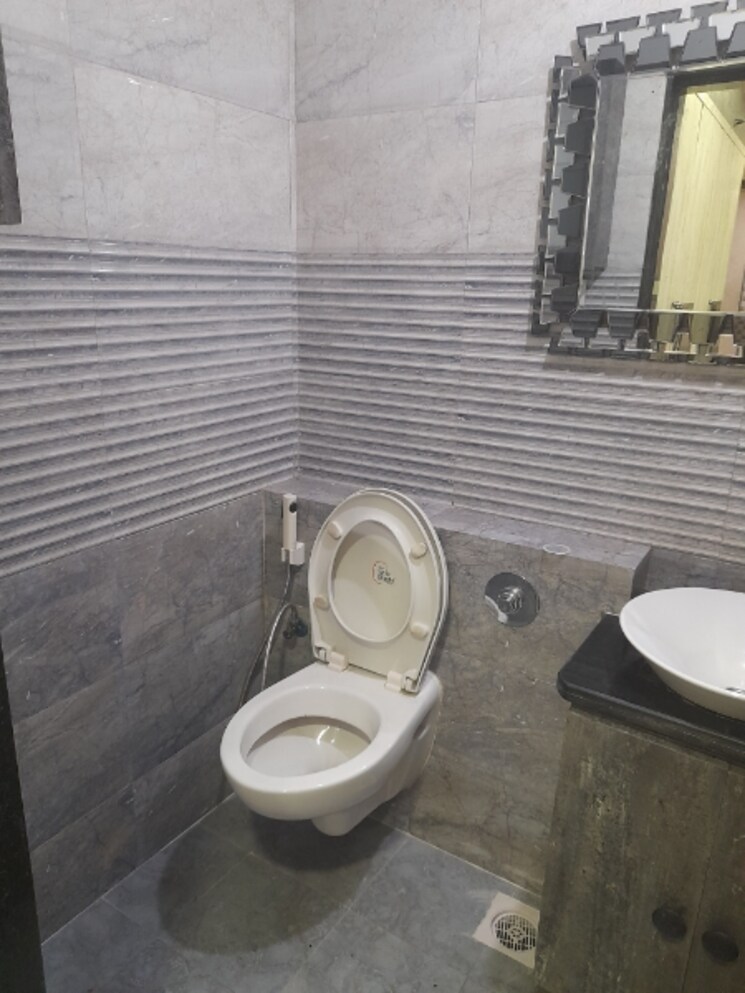 Bathroom, sethia-grandeur 2 Bedroom 663 Sq.Ft. Apartment In Bandra East Mumbai 9186534