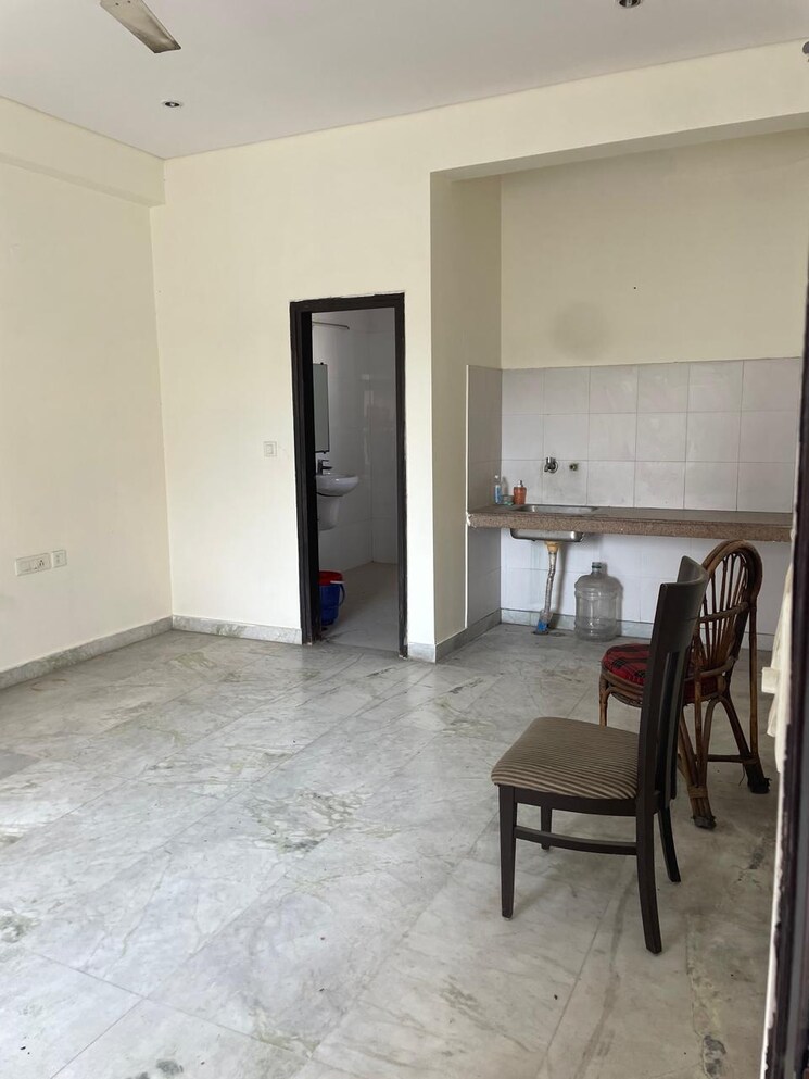 Room, rwa-apartments-sector-51 4 Bedroom 4500 Sq.Ft. Independent House In Sector 51 Noida 9186543