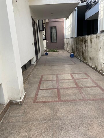 Building Lobby in 4 BHK Independent House at RWA Apartments Sector 51, Sector 51 – for Rent