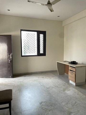Room in 4 BHK Independent House at RWA Apartments Sector 51, Sector 51 – for Rent