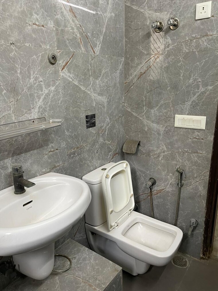 Bathroom, rwa-apartments-sector-51 4 Bedroom 4500 Sq.Ft. Independent House In Sector 51 Noida 9186543