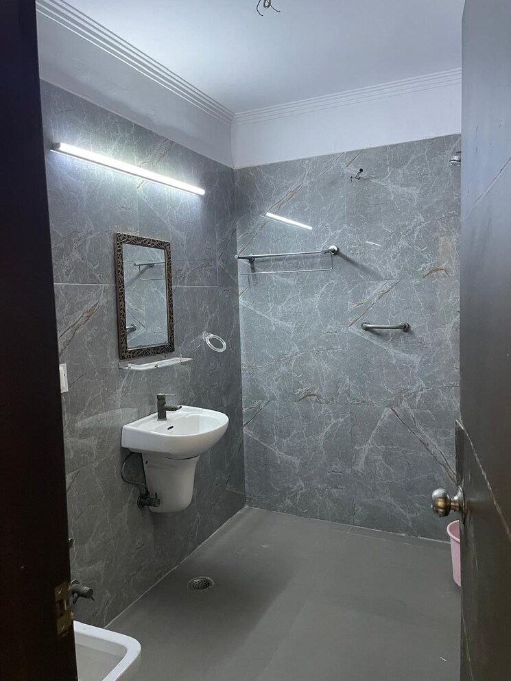 Bathroom, rwa-apartments-sector-51 4 Bedroom 4500 Sq.Ft. Independent House In Sector 51 Noida 9186543