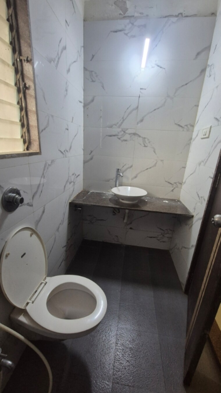 Bathroom, bhatia-esspee-towers 2 Bedroom 650 Sq.Ft. Apartment In Borivali East Mumbai 9186539