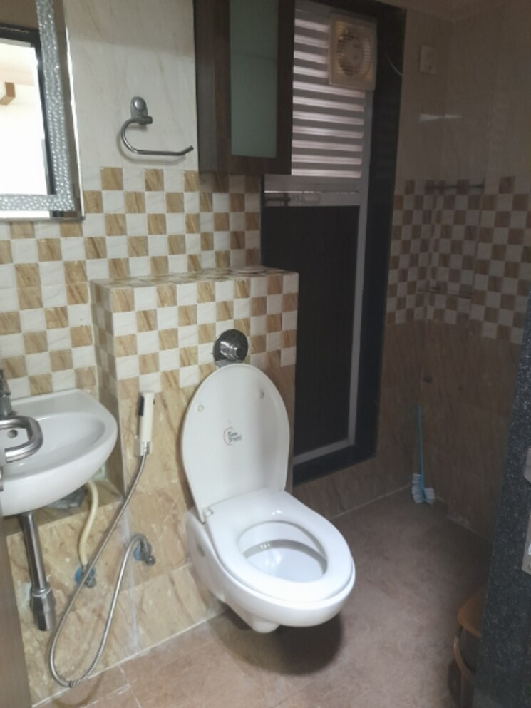 Bathroom, sethia-grandeur 2 Bedroom 663 Sq.Ft. Apartment In Bandra East Mumbai 9186560