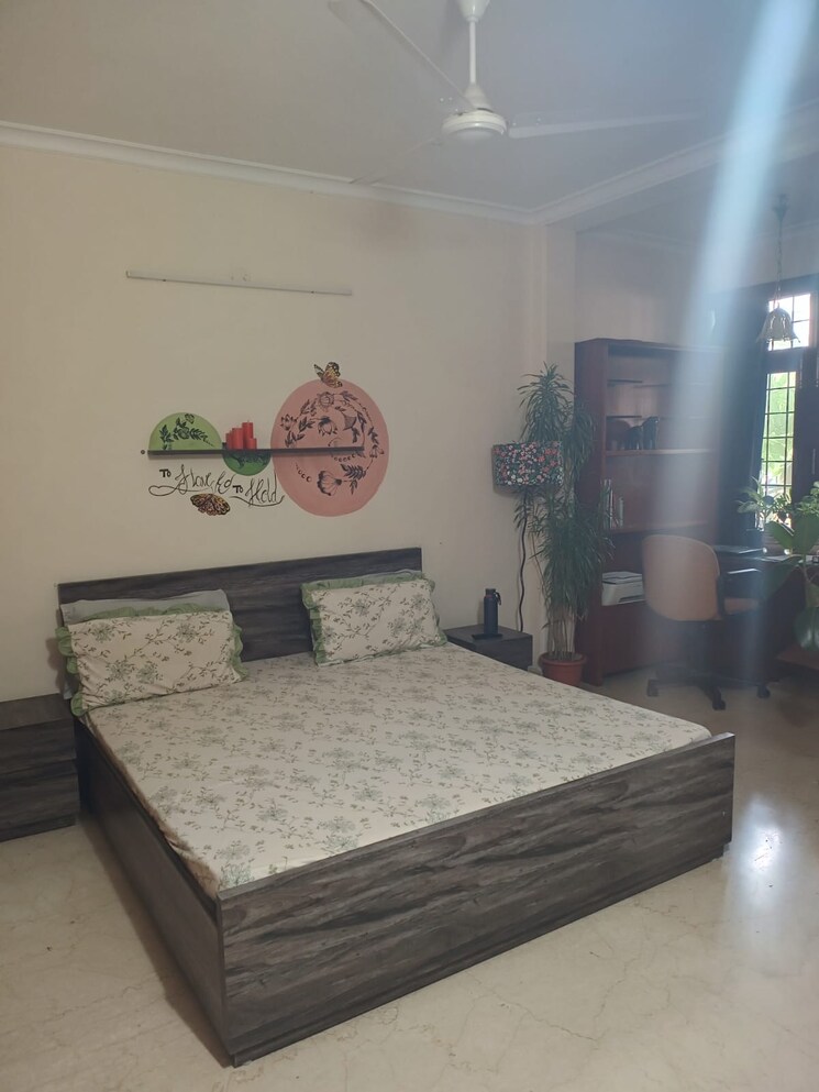 Bedroom, vasant vihar 3 Bedroom 2500 Sq.Ft. Apartment In Vasant Vihar Delhi 9186558