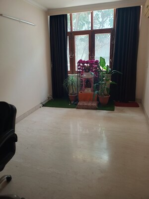 Room in 3 BHK Apartment at Vasant Vihar – for Sale