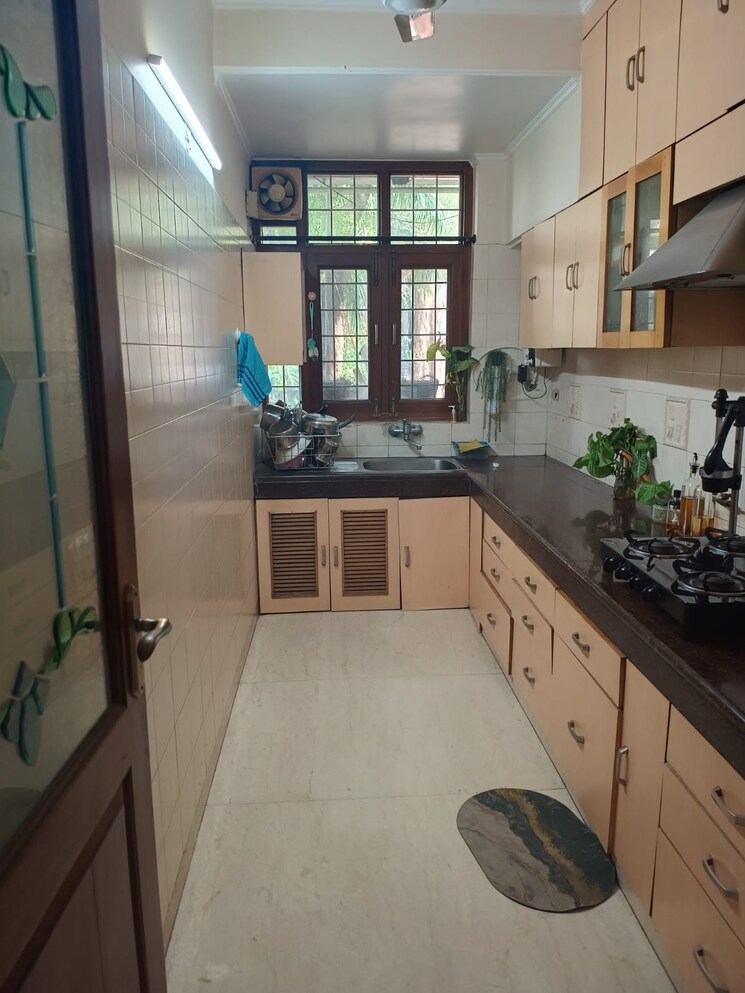 Kitchen, vasant vihar 3 Bedroom 2500 Sq.Ft. Apartment In Vasant Vihar Delhi 9186558