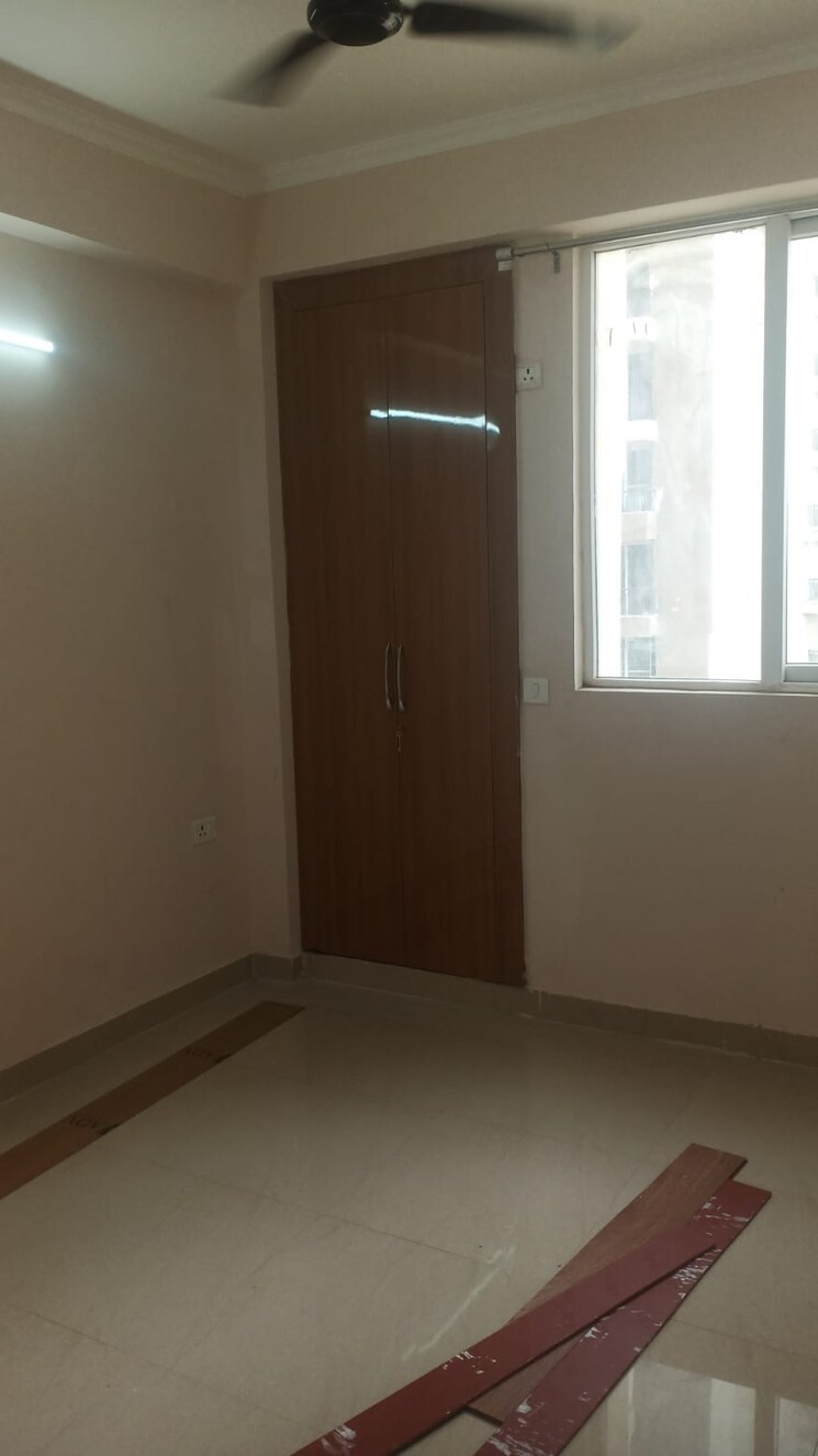 Room, amrapali-golf-homes 3 Bedroom 1115 Sq.Ft. Apartment In Sector 4 Greater Noida Greater Noida 9186592
