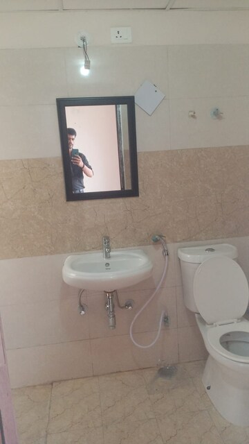 Attached Bathroom in 3 BHK Apartment at Amrapali Golf Homes, Sector 4 Greater Noida – for Rent
