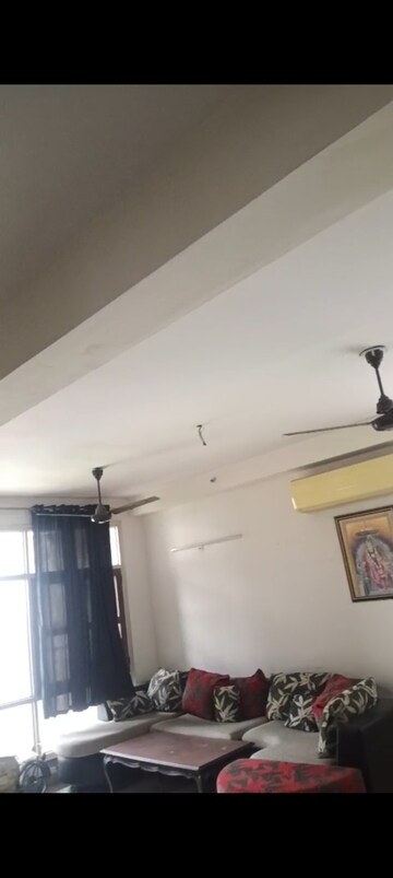 Furnished Amenities in 3 BHK Apartment at Supreme Towers, Sector 99 – for Rent