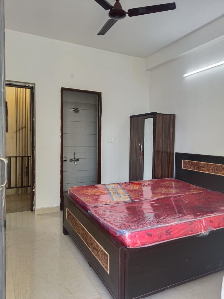 1 RkBuilder Floor For Rent in Saket