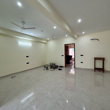 Room in 3 BHK Builder Floor at Ansal Plaza Sector-23, Carterpuri Village – for Rent