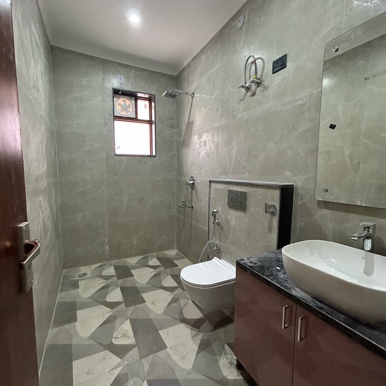 Bathroom, ansal-plaza-sector-23 3 Bedroom 4200 Sq.Ft. Builder Floor In Carterpuri Village Gurgaon 9186580