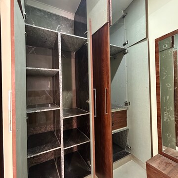 Furnished Amenities in 3 BHK Builder Floor at Ansal Plaza Sector-23, Carterpuri Village – for Rent