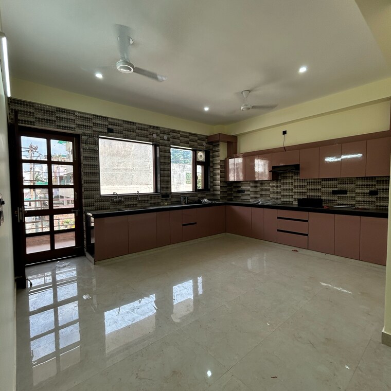 Room, ansal-plaza-sector-23 3 Bedroom 4200 Sq.Ft. Builder Floor In Carterpuri Village Gurgaon 9186580