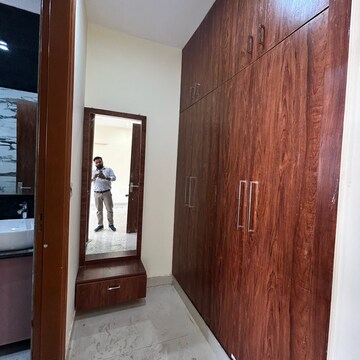 Furnished Amenities in 3 BHK Builder Floor at Ansal Plaza Sector-23, Carterpuri Village – for Rent