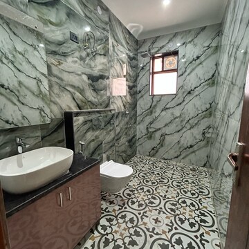 Bathroom in 3 BHK Builder Floor at Ansal Plaza Sector-23, Carterpuri Village – for Rent