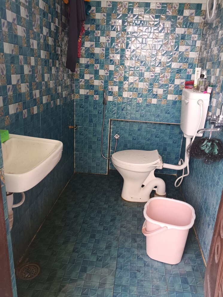 Bathroom, manikonda 1 RK 300 Sq.Ft. Apartment In Manikonda Hyderabad 9186594