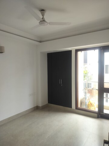Room in 3 BHK Builder Floor at Vikas Puri – for Rent