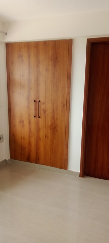 Furnished Amenities in 3.5 BHK Apartment at Apex Green, Sector 8 – for Rent