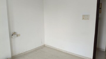 Room in 2 BHK Apartment at Lokhandwala Harmony, Worli – for Rent