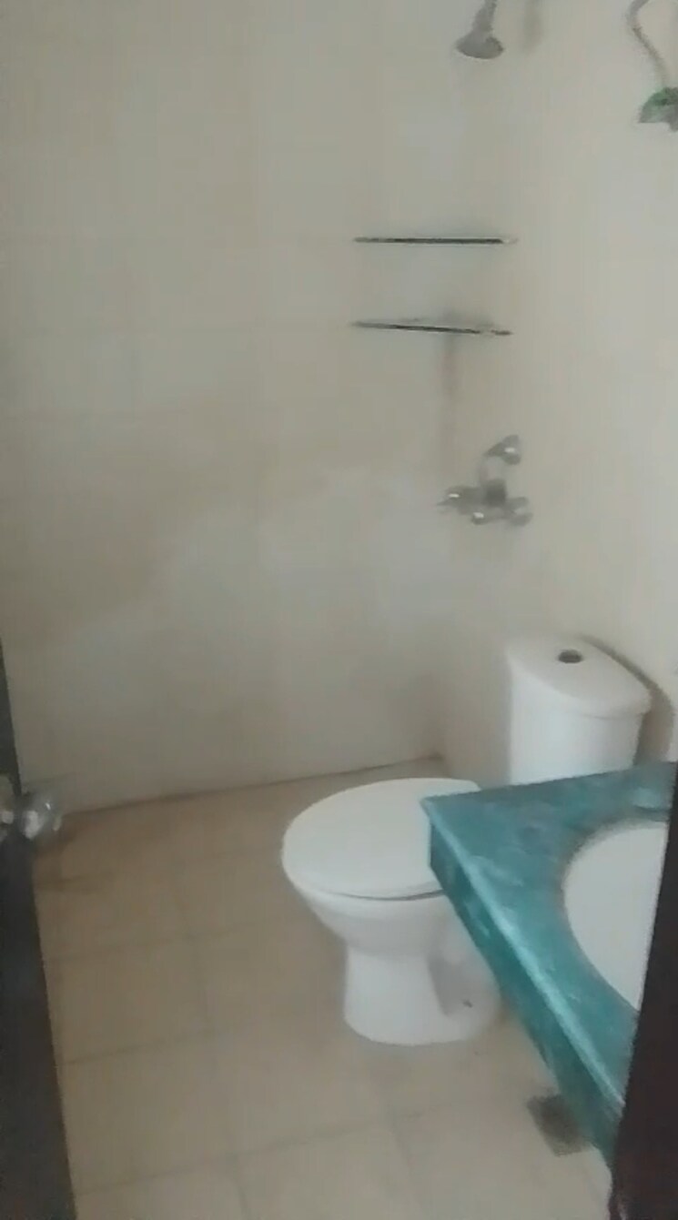 Bathroom, bptp-park-81 3 Bedroom 300 Sq.Yd. Apartment In Sector 81 Faridabad 9186684