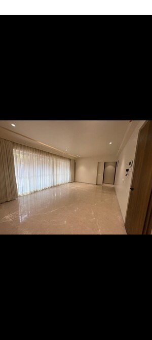 Room in 3 BHK Apartment at Santacruz West – for Sale