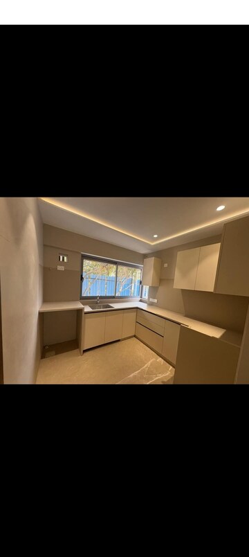 Room in 3 BHK Apartment at Santacruz West – for Sale