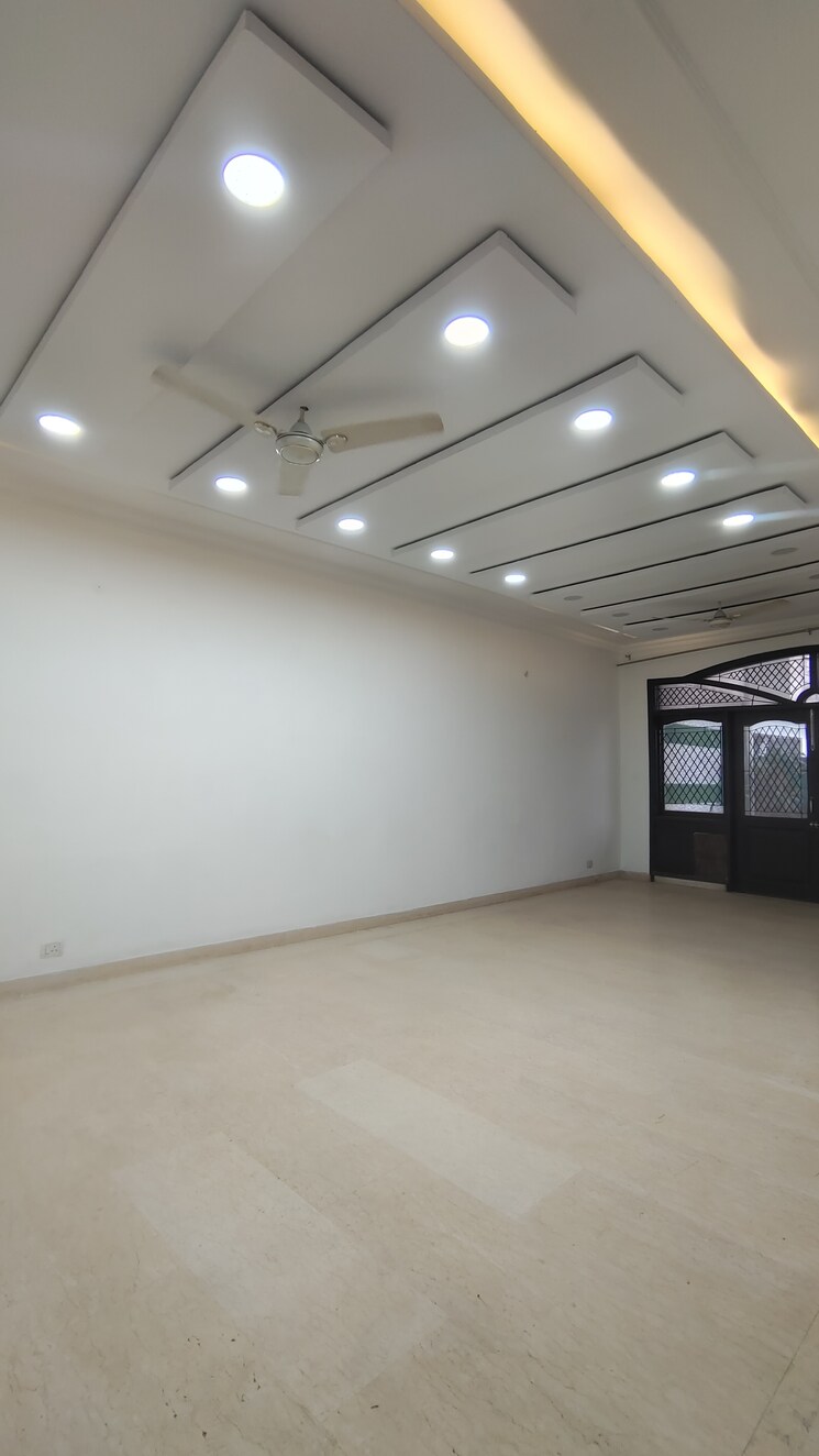 Room, palm-residency-chhatarpur 3 Bedroom 3600 Sq.Ft. Independent House In Chattarpur Delhi 9186695