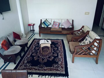 Furnished Amenities in 2 BHK Builder Floor at Chittaranjan Park – for Rent