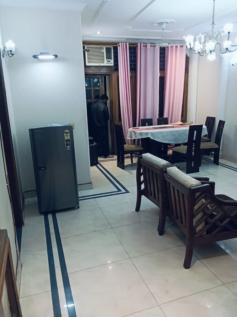 Gym, chittaranjan park 2 Bedroom 1200 Sq.Ft. Builder Floor In Chittaranjan Park Delhi 9186725