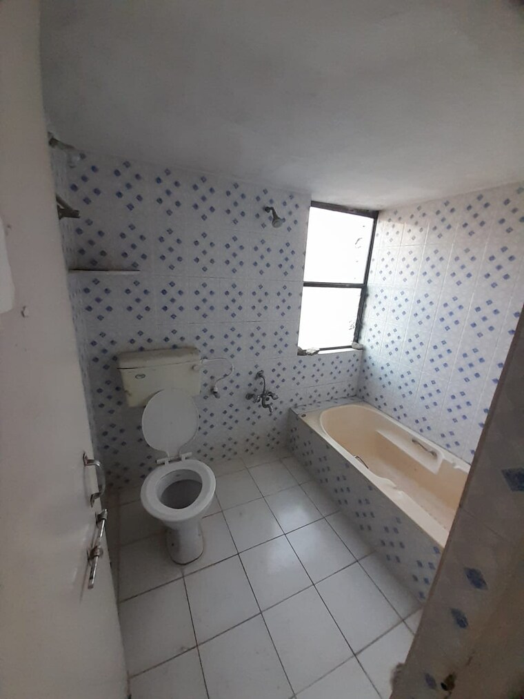 Bathroom, bhusari colony 3 Bedroom 1400 Sq.Ft. Apartment In Bhusari Colony Pune 9186727