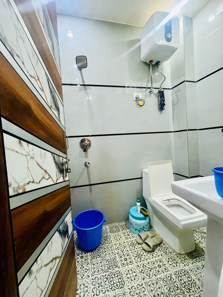Attached Bathroom, dwarka mor 2 Bedroom 540 Sq.Ft. Builder Floor In Dwarka Mor Delhi 9186734