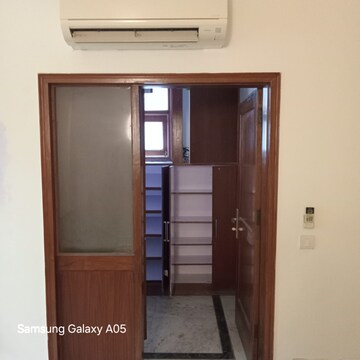 Room in 4 BHK Builder Floor at Greater Kailash ii – for Rent