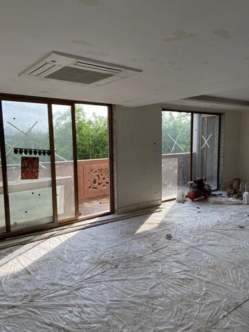 Parking in 5 BHK Builder Floor at Anand Lok – for Rent