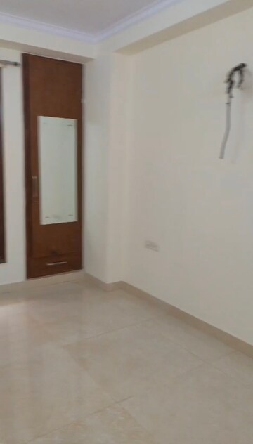 Room in 3 BHK Builder Floor at Saket – for Rent