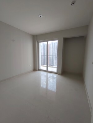 Room in 2 BHK Apartment at Eldeco Live By The Greens, Sector 150 – for Sale