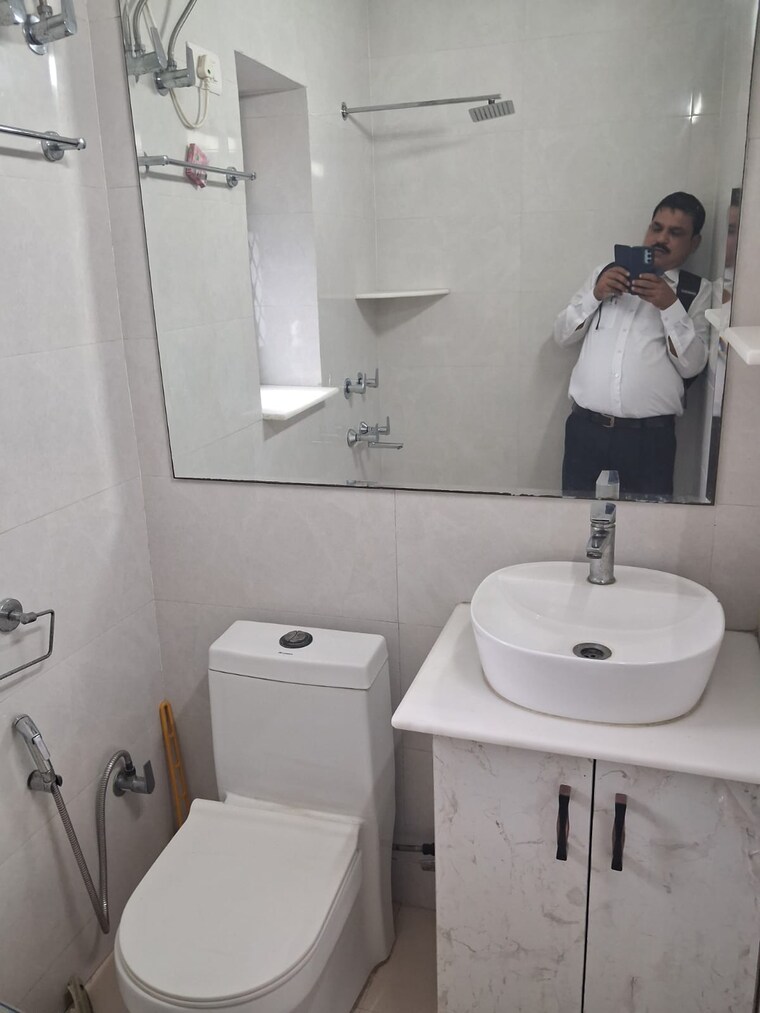 Bathroom, rwa-apartments-sector-47 2 Bedroom 1600 Sq.Ft. Builder Floor In Sector 47 Noida 9186812