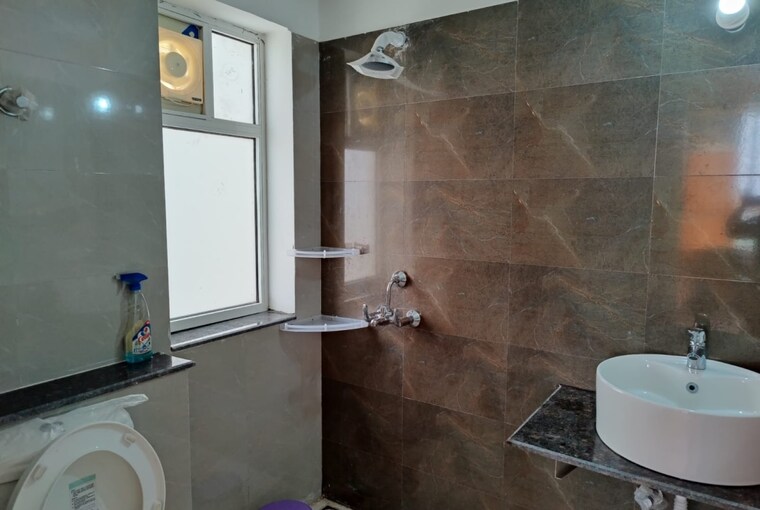 Bathroom, international airport road 3 Bedroom 1000 Sq.Ft. Apartment In International Airport Road Zirakpur 9186850